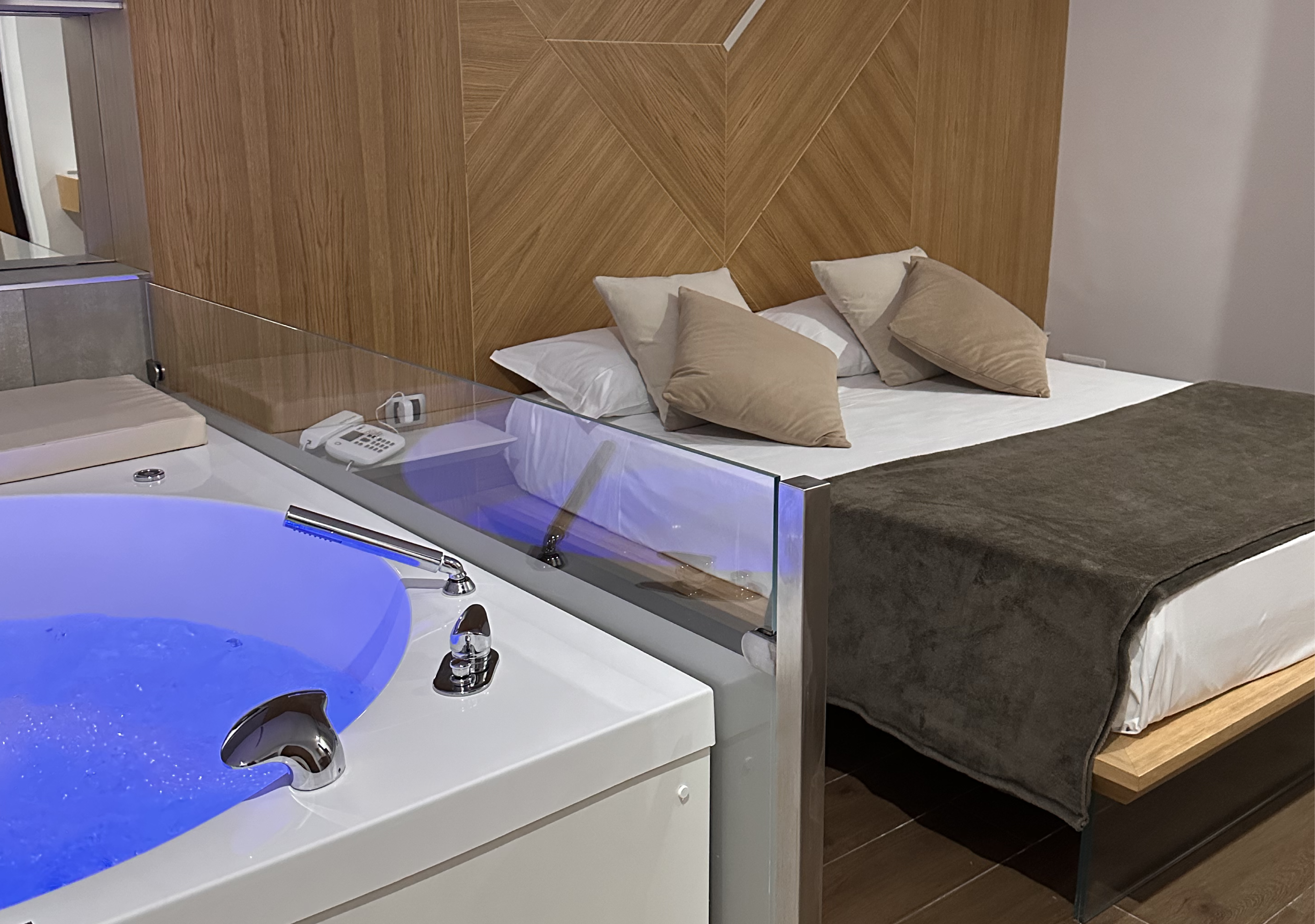 SUITE BOOKING-15
